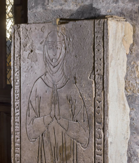 dalle funéraire © Région Bourgogne-Franche-Comté, Inventaire du patrimoine  dalle funéraire © Région Bourgogne-Franche-Comté, Inventaire du patrimoine