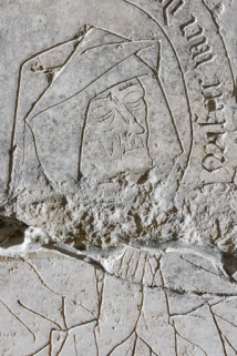 dalle funéraire © Région Bourgogne-Franche-Comté, Inventaire du patrimoine  dalle funéraire © Région Bourgogne-Franche-Comté, Inventaire du patrimoine