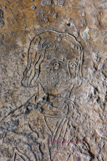 dalle funéraire © Région Bourgogne-Franche-Comté, Inventaire du patrimoine  dalle funéraire © Région Bourgogne-Franche-Comté, Inventaire du patrimoine