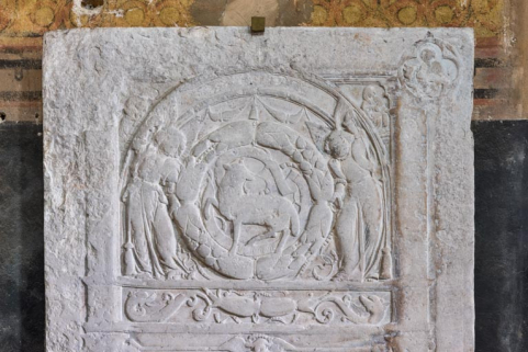 dalle funéraire © Région Bourgogne-Franche-Comté, Inventaire du patrimoine  dalle funéraire © Région Bourgogne-Franche-Comté, Inventaire du patrimoine