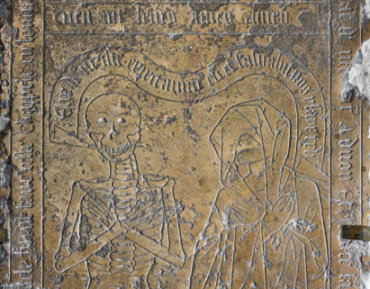 dalle funéraire © Région Bourgogne-Franche-Comté, Inventaire du patrimoine  dalle funéraire © Région Bourgogne-Franche-Comté, Inventaire du patrimoine