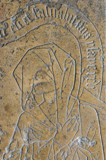 dalle funéraire © Région Bourgogne-Franche-Comté, Inventaire du patrimoine  dalle funéraire © Région Bourgogne-Franche-Comté, Inventaire du patrimoine