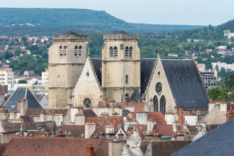 église paroissiale théâtre © Région Bourgogne-Franche-Comté, Inventaire du patrimoine  église paroissiale théâtre © Région Bourgogne-Franche-Comté, Inventaire du patrimoine