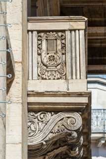 théâtre bas-relief console d'architecture © Région Bourgogne-Franche-Comté, Inventaire du patrimoine  théâtre bas-relief console d'architecture © Région Bourgogne-Franche-Comté, Inventaire du patrimoine