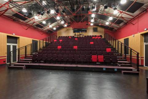 salle des fêtes salle de spectacle © Région Bourgogne-Franche-Comté, Inventaire du patrimoine  salle des fêtes salle de spectacle © Région Bourgogne-Franche-Comté, Inventaire du patrimoine