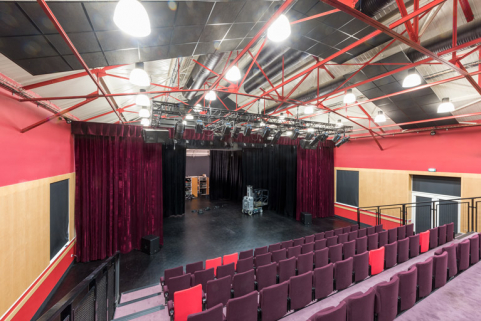 salle des fêtes salle de spectacle © Région Bourgogne-Franche-Comté, Inventaire du patrimoine  salle des fêtes salle de spectacle © Région Bourgogne-Franche-Comté, Inventaire du patrimoine