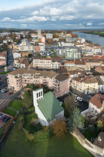 temple couvrement clocher immeuble à logements ville © Région Bourgogne-Franche-Comté, Inventaire du patrimoine  temple couvrement clocher immeuble à logements ville © Région Bourgogne-Franche-Comté, Inventaire du patrimoine