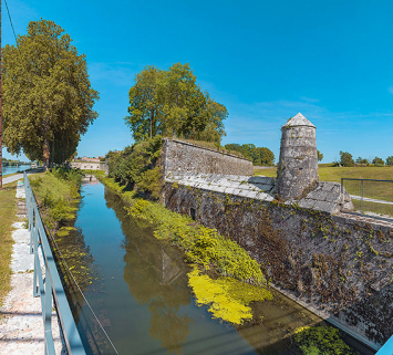 fortification d'agglomération bastion © Région Bourgogne-Franche-Comté, Inventaire du patrimoine  fortification d'agglomération bastion © Région Bourgogne-Franche-Comté, Inventaire du patrimoine