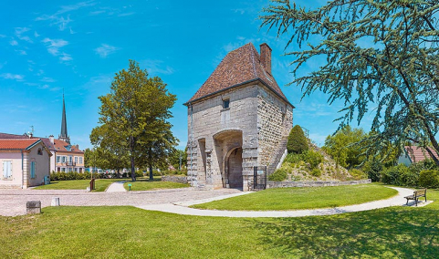  fortification d'agglomération porte de ville © Région Bourgogne-Franche-Comté, Inventaire du patrimoine