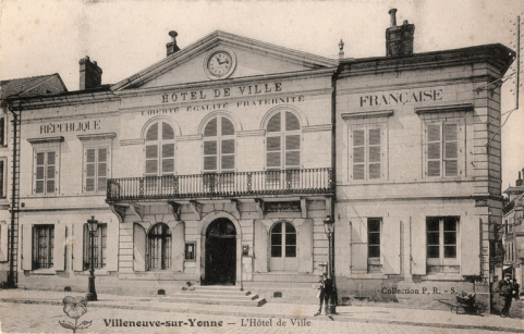 hôtel de ville théâtre © Région Bourgogne-Franche-Comté, Inventaire du patrimoine  hôtel de ville théâtre © Région Bourgogne-Franche-Comté, Inventaire du patrimoine