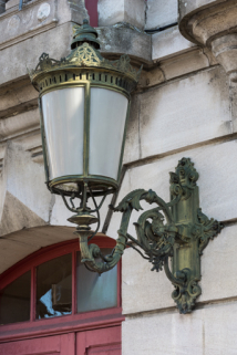 luminaire d'applique © Région Bourgogne-Franche-Comté, Inventaire du patrimoine  luminaire d'applique © Région Bourgogne-Franche-Comté, Inventaire du patrimoine