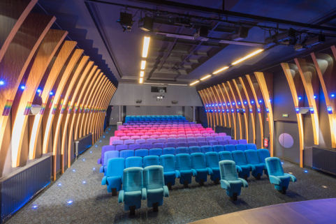 salle des fêtes bains douches cinéma © Région Bourgogne-Franche-Comté, Inventaire du patrimoine  salle des fêtes bains douches cinéma © Région Bourgogne-Franche-Comté, Inventaire du patrimoine