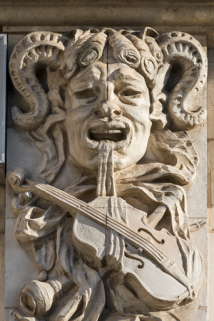 bas-relief mascaron © Région Bourgogne-Franche-Comté, Inventaire du patrimoine  bas-relief mascaron © Région Bourgogne-Franche-Comté, Inventaire du patrimoine