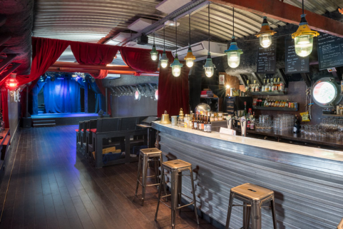 péniche salle de spectacle © Région Bourgogne-Franche-Comté, Inventaire du patrimoine  péniche salle de spectacle © Région Bourgogne-Franche-Comté, Inventaire du patrimoine