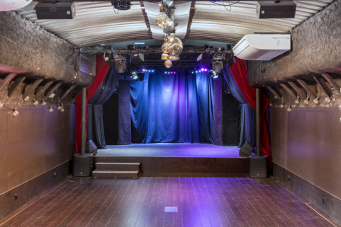 péniche salle de spectacle © Région Bourgogne-Franche-Comté, Inventaire du patrimoine  péniche salle de spectacle © Région Bourgogne-Franche-Comté, Inventaire du patrimoine