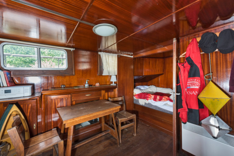 péniche salle de spectacle © Région Bourgogne-Franche-Comté, Inventaire du patrimoine  péniche salle de spectacle © Région Bourgogne-Franche-Comté, Inventaire du patrimoine