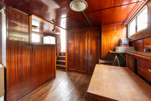 péniche salle de spectacle © Région Bourgogne-Franche-Comté, Inventaire du patrimoine  péniche salle de spectacle © Région Bourgogne-Franche-Comté, Inventaire du patrimoine