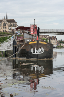 péniche salle de spectacle © Région Bourgogne-Franche-Comté, Inventaire du patrimoine  péniche salle de spectacle © Région Bourgogne-Franche-Comté, Inventaire du patrimoine