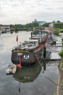 péniche salle de spectacle © Région Bourgogne-Franche-Comté, Inventaire du patrimoine  péniche salle de spectacle © Région Bourgogne-Franche-Comté, Inventaire du patrimoine
