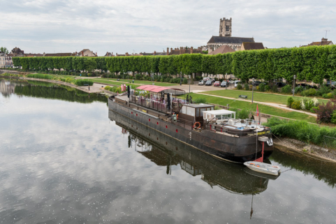 péniche salle de spectacle © Région Bourgogne-Franche-Comté, Inventaire du patrimoine  péniche salle de spectacle © Région Bourgogne-Franche-Comté, Inventaire du patrimoine