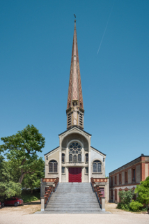 église parvis escalier clocher sculpture verrière © Région Bourgogne-Franche-Comté, Inventaire du patrimoine  église parvis escalier clocher sculpture verrière © Région Bourgogne-Franche-Comté, Inventaire du patrimoine