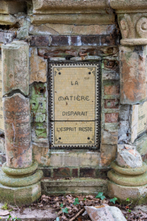  fabrique de jardin croix monumentale © Région Bourgogne-Franche-Comté, Inventaire du patrimoine