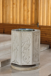  couvercle des fonts baptismaux fonts baptismaux bas-relief © Région Bourgogne-Franche-Comté, Inventaire du patrimoine