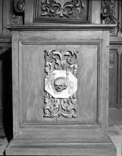 Détail : devant de stalle. © Région Bourgogne-Franche-Comté, Inventaire du patrimoine