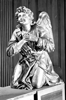 Vue de l'ange droit de face. © Région Bourgogne-Franche-Comté, Inventaire du patrimoine