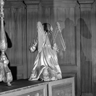 Ange de droite, vue de dos. © Région Bourgogne-Franche-Comté, Inventaire du patrimoine