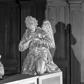 Ange de droite, vue de trois quarts gauche. © Région Bourgogne-Franche-Comté, Inventaire du patrimoine