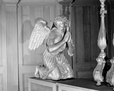 Vue de l'ange gauche de face. © Région Bourgogne-Franche-Comté, Inventaire du patrimoine