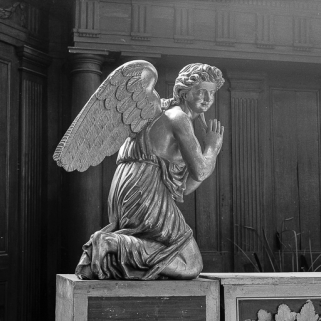 Ange gauche, vue de trois quarts arrière droit. © Région Bourgogne-Franche-Comté, Inventaire du patrimoine