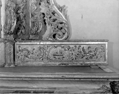 Détail : le gradin, côté droit. © Région Bourgogne-Franche-Comté, Inventaire du patrimoine