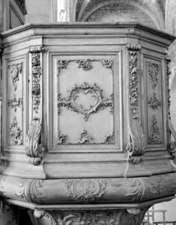 Détail : un grand panneau de la cuve, pan Est. © Région Bourgogne-Franche-Comté, Inventaire du patrimoine