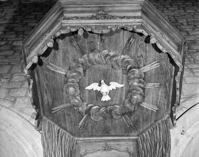 Détail : ciel de l'abat-voix. © Région Bourgogne-Franche-Comté, Inventaire du patrimoine