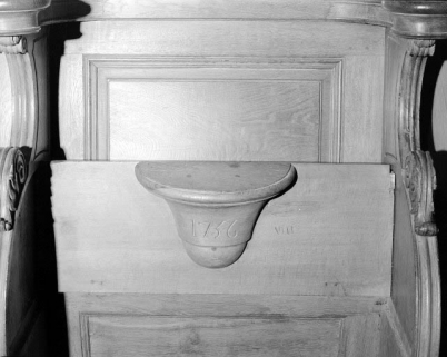 Détail : miséricorde datée de 1756. © Région Bourgogne-Franche-Comté, Inventaire du patrimoine