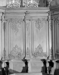 Détail : dorsaux des stalles du pan coupé du choeur. © Région Bourgogne-Franche-Comté, Inventaire du patrimoine