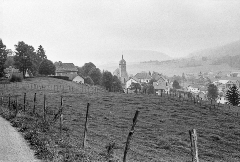 Village vu du sud-ouest. © Région Bourgogne-Franche-Comté, Inventaire du patrimoine