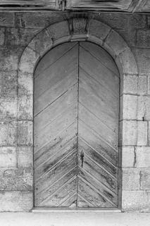 Portail latéral donnant dans le vestibule. © Région Bourgogne-Franche-Comté, Inventaire du patrimoine