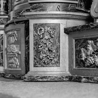 Détail : le tabernacle inférieur, côté droit. © Région Bourgogne-Franche-Comté, Inventaire du patrimoine