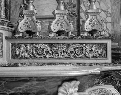 Détail : le gradin, côté droit. © Région Bourgogne-Franche-Comté, Inventaire du patrimoine