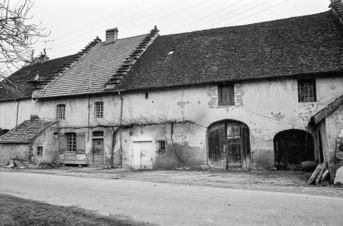 Façade antérieure en 1974. © Région Bourgogne-Franche-Comté, Inventaire du patrimoine