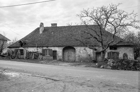 Maison cadastrée 1967 AH 220, située au lieu-dit Traverse de Lavigny :  : façade antérieure. © Région Bourgogne-Franche-Comté, Inventaire du patrimoine