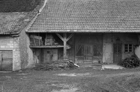 Ferme cadastrée 1940 B4 402  située le long du chemin vicinal ordinaire n° 4, datées de 1864 (?) : façade antérieure. © Région Bourgogne-Franche-Comté, Inventaire du patrimoine