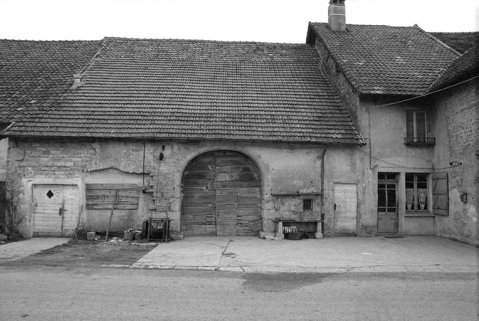 Ferme cadastrée 1940 B4 340  située au lieudit Coin du Dessus : façade antérieure. © Région Bourgogne-Franche-Comté, Inventaire du patrimoine
