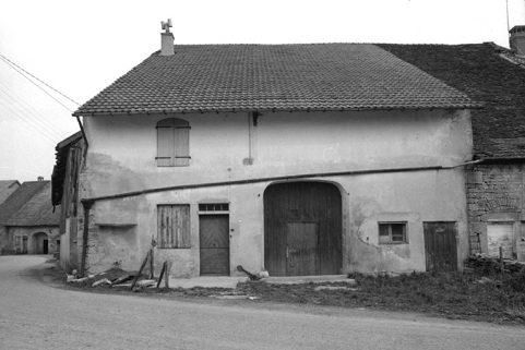Ferme cadastrée 1940 B4 328  située au lieudit Coin du Dessus : façade antérieure. © Région Bourgogne-Franche-Comté, Inventaire du patrimoine
