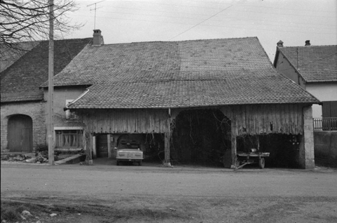 Vue de l' "avant-couvert" en 1974. © Région Bourgogne-Franche-Comté, Inventaire du patrimoine