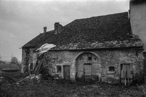Ferme cadastrée 1940 B4 291  située le long du chemin vicinal n° 3 : façade antérieure. © Région Bourgogne-Franche-Comté, Inventaire du patrimoine