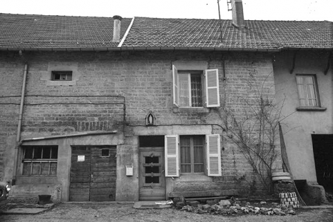 Ferme cadastrée 1940 B2 145  située le long du chemin de grande communication n° 68 : façade antérieure. © Région Bourgogne-Franche-Comté, Inventaire du patrimoine